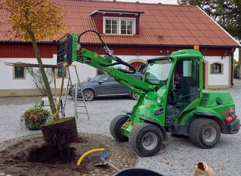 Grön kompaktlastare Avant 745 stulen i Hällestad öster om Dalby